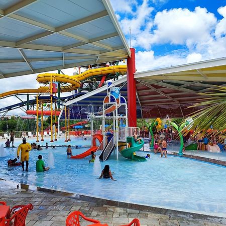 カルダス・ノバス Piazza Diroma Acesso Diroma Acqua Park Gratuito Star Temporadaアパートホテル エクステリア 写真