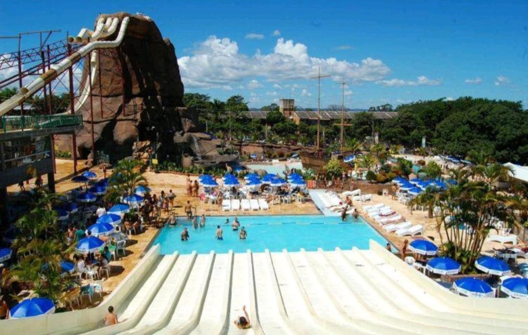 カルダス・ノバス Piazza Diroma Acesso Diroma Acqua Park Gratuito Star Temporadaアパートホテル エクステリア 写真