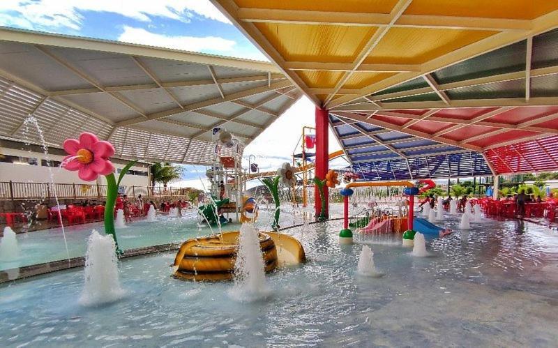 カルダス・ノバス Piazza Diroma Acesso Diroma Acqua Park Gratuito Star Temporadaアパートホテル エクステリア 写真