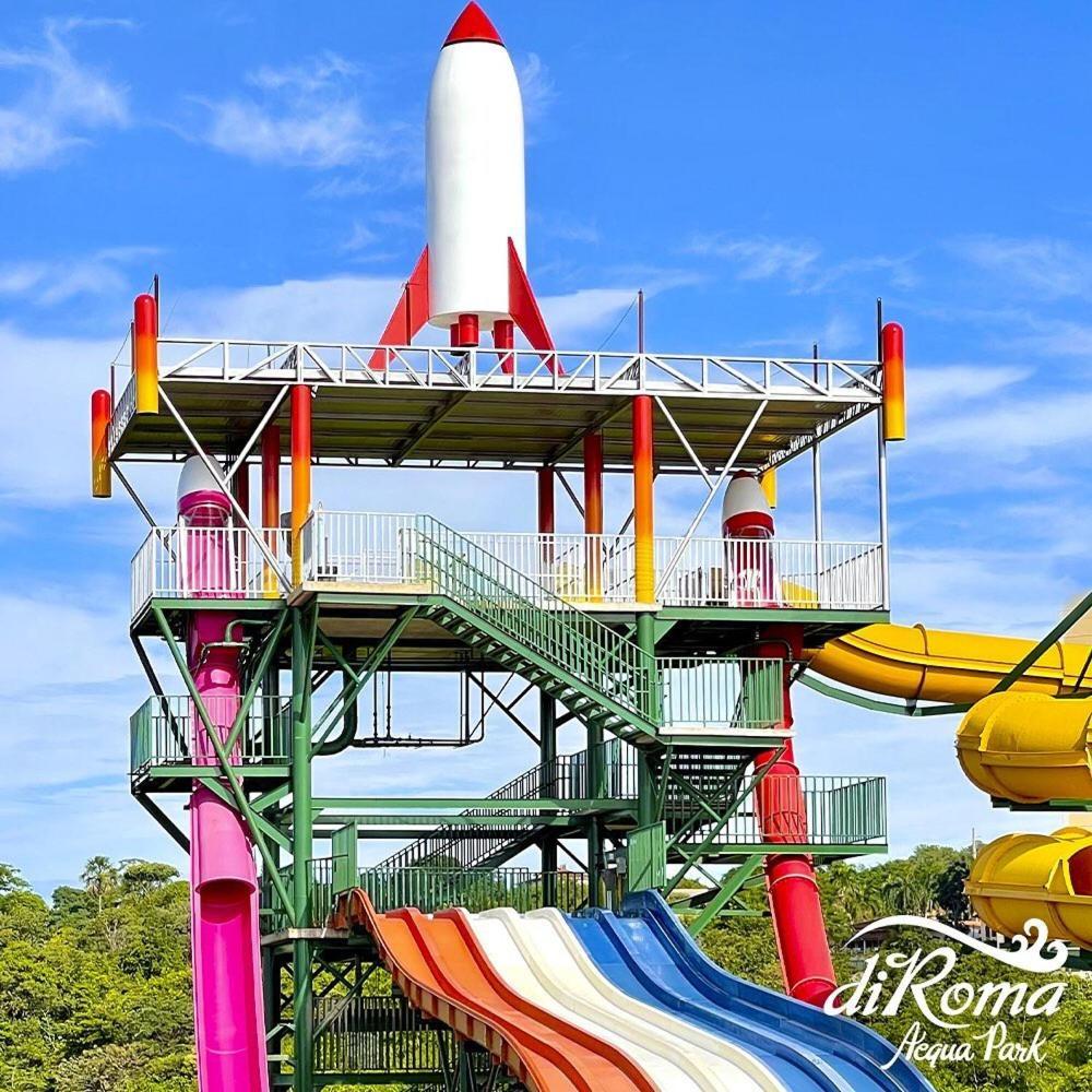 カルダス・ノバス Piazza Diroma Acesso Diroma Acqua Park Gratuito Star Temporadaアパートホテル エクステリア 写真